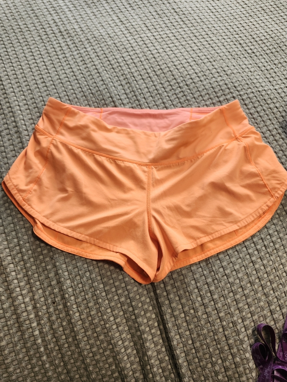 LULULEMON SPEED UP LOW RISE SHORT 2.5” SIZE 8" ORANGE COLOR - Picture 16 of 16